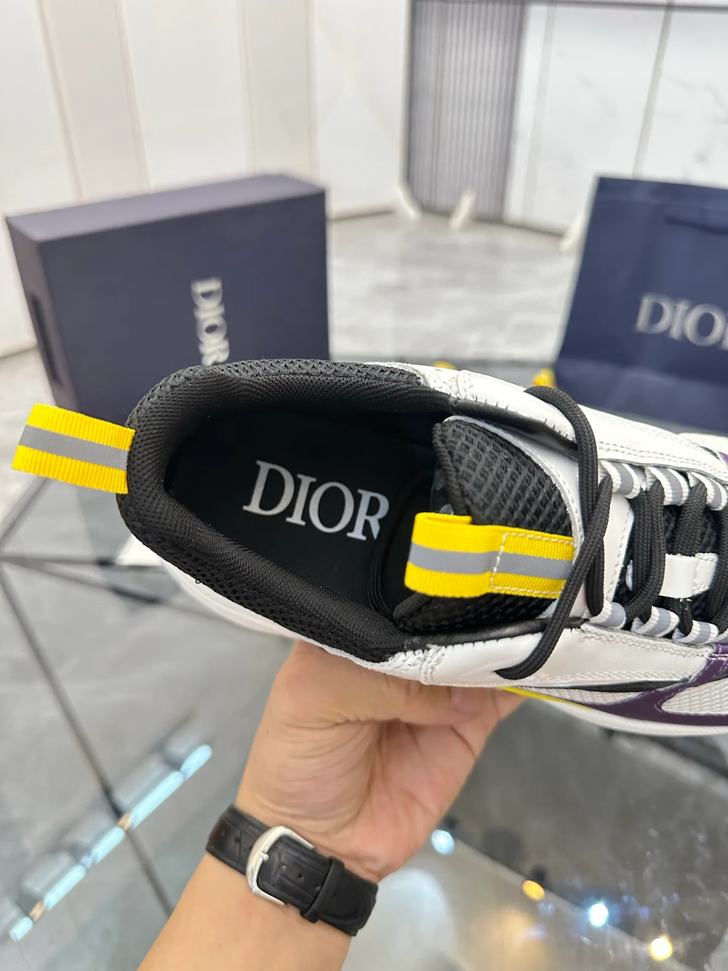 Men's shoes: 💰P460¥ Ready in Guangzhou, fully packaged Product trademark: Dior* "Dior*" low-top casual shoes Regular size: 38-46 (can be customized to 47) B22 Product materials: imported cowhide leather upper spliced ​​with original fabric, breathable lining, original outsole. Number: 920